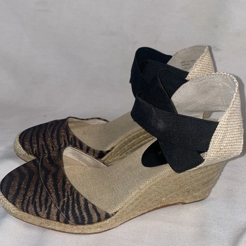 sexy wedge Adrienne Vittadini platform sandal Birna Espadrille zebra  8.5 animal